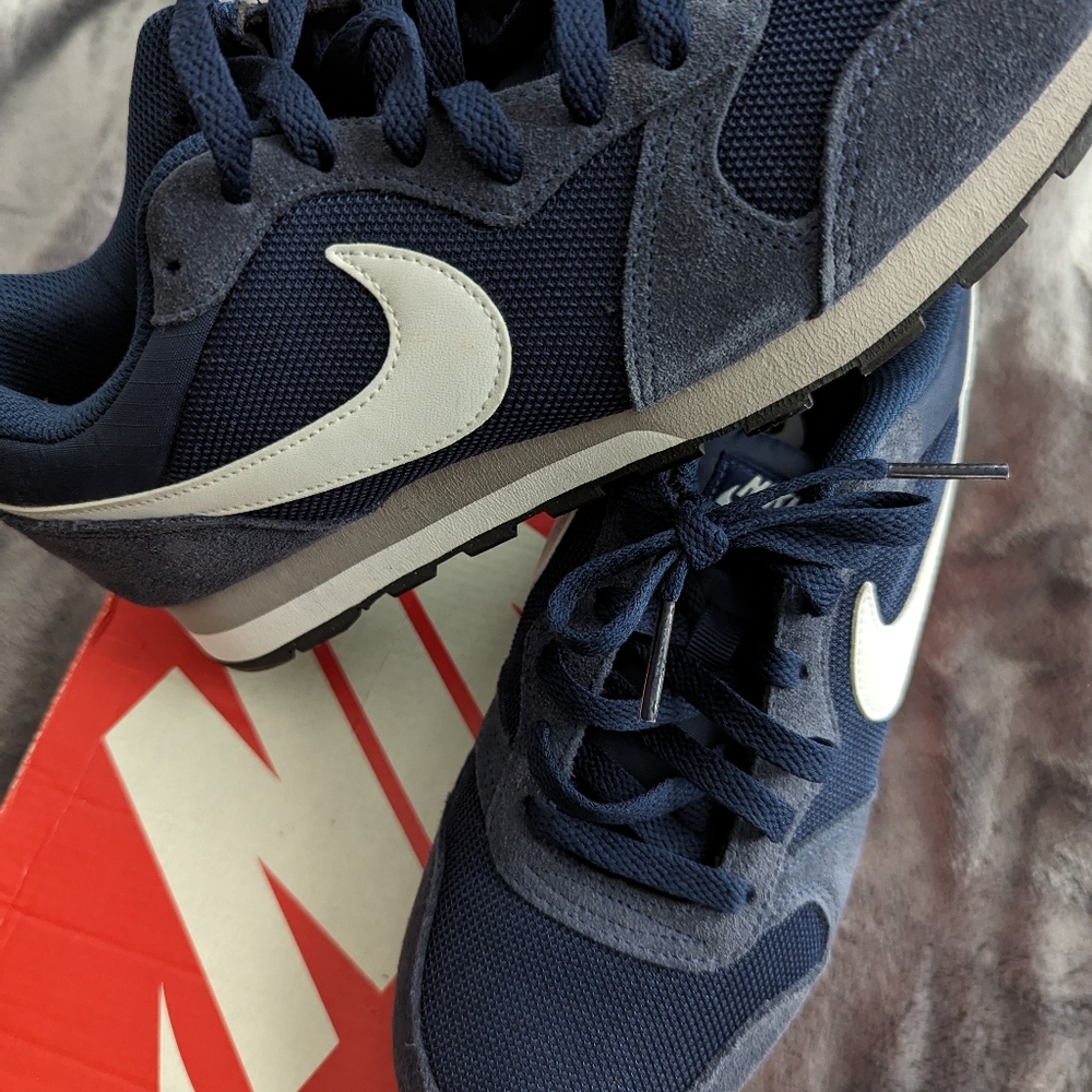 NikeMD Runner2 Navy New Sneakers Labeled: Men 7.5, Women 9